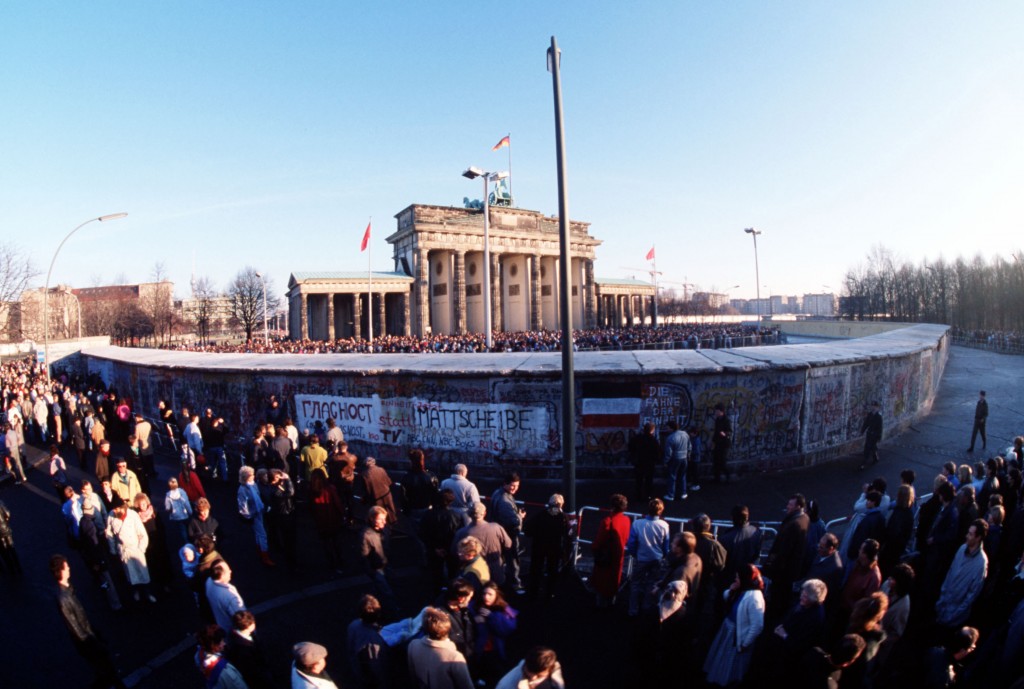 Brandenburg Gate behind the Berlin Wall