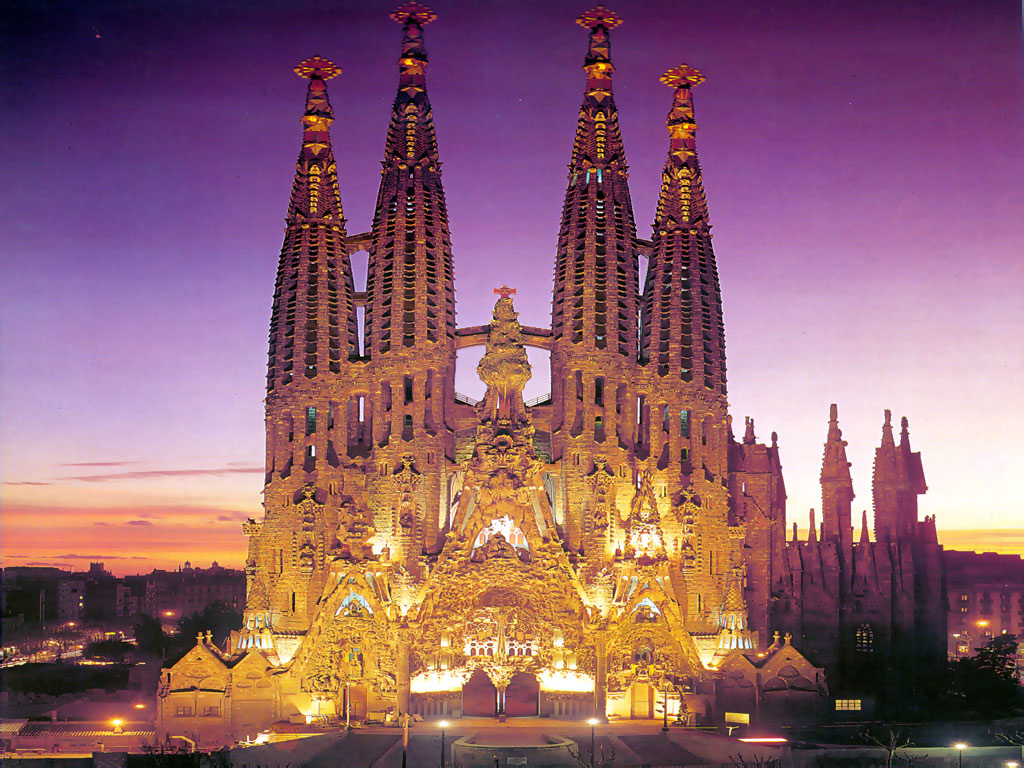 Sagrada Familia at night